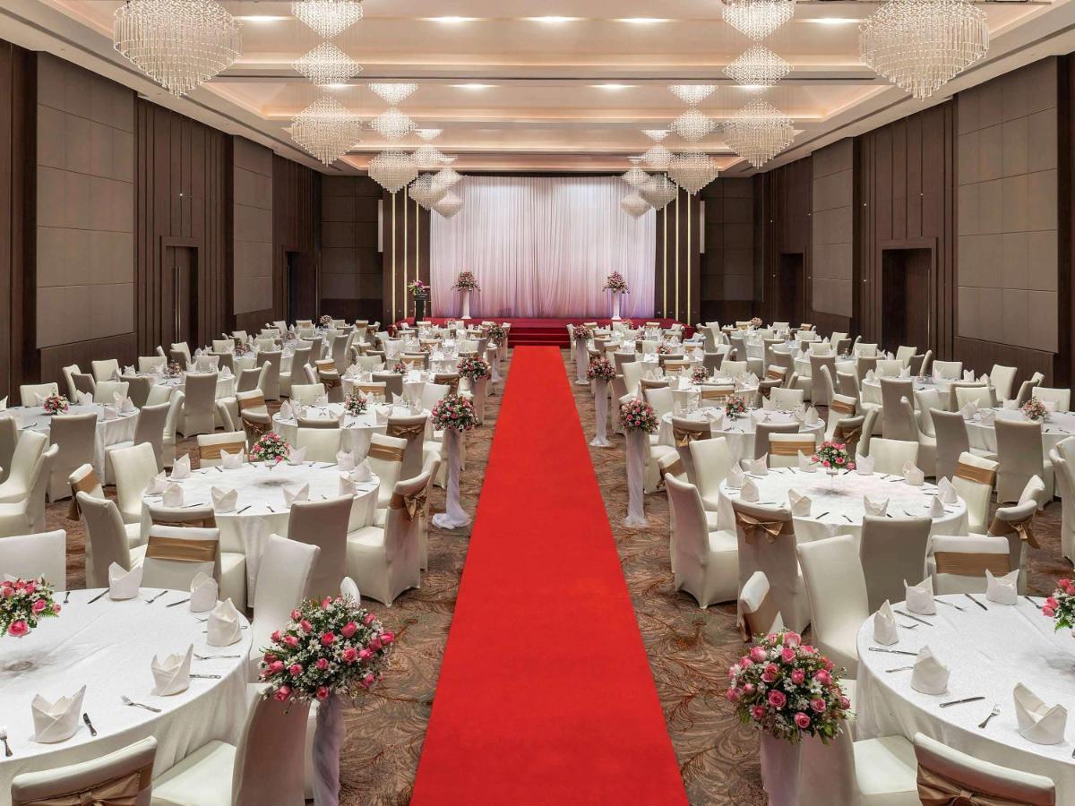 Отель Pullman Yangon Centrepoint Экстерьер фото