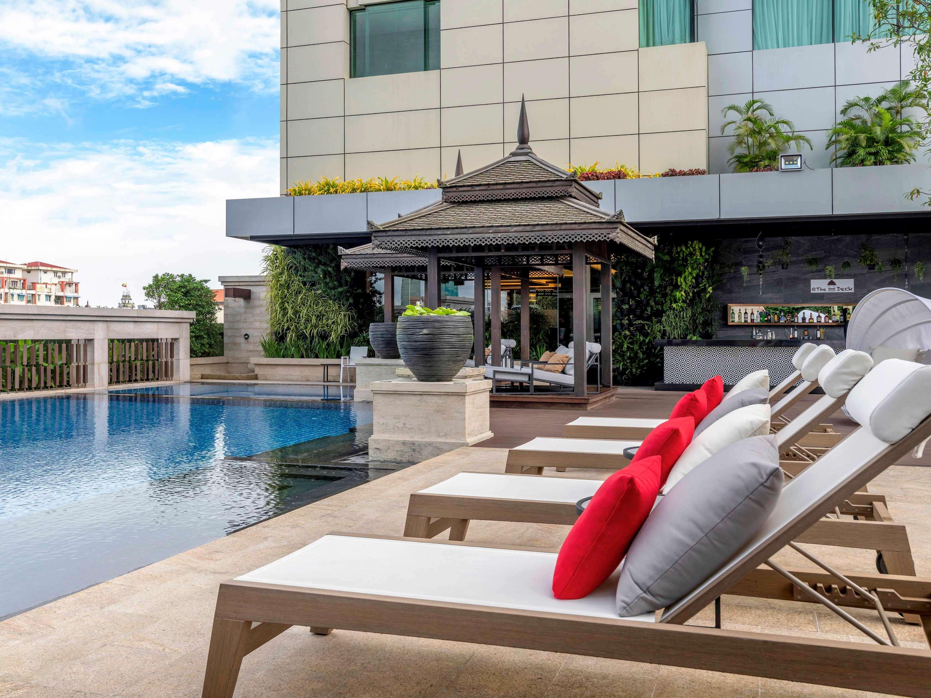 Отель Pullman Yangon Centrepoint Экстерьер фото