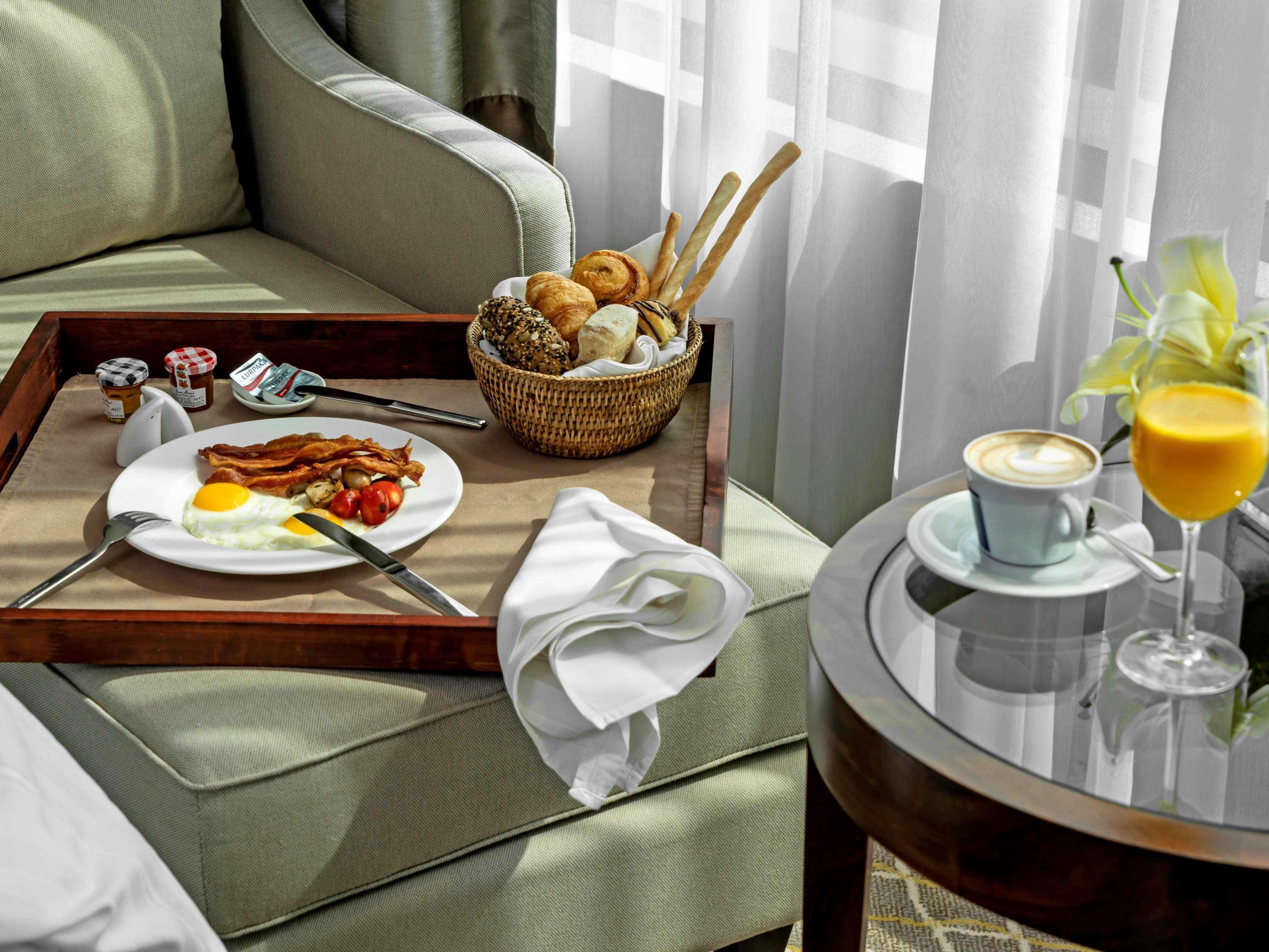 Отель Pullman Yangon Centrepoint Экстерьер фото