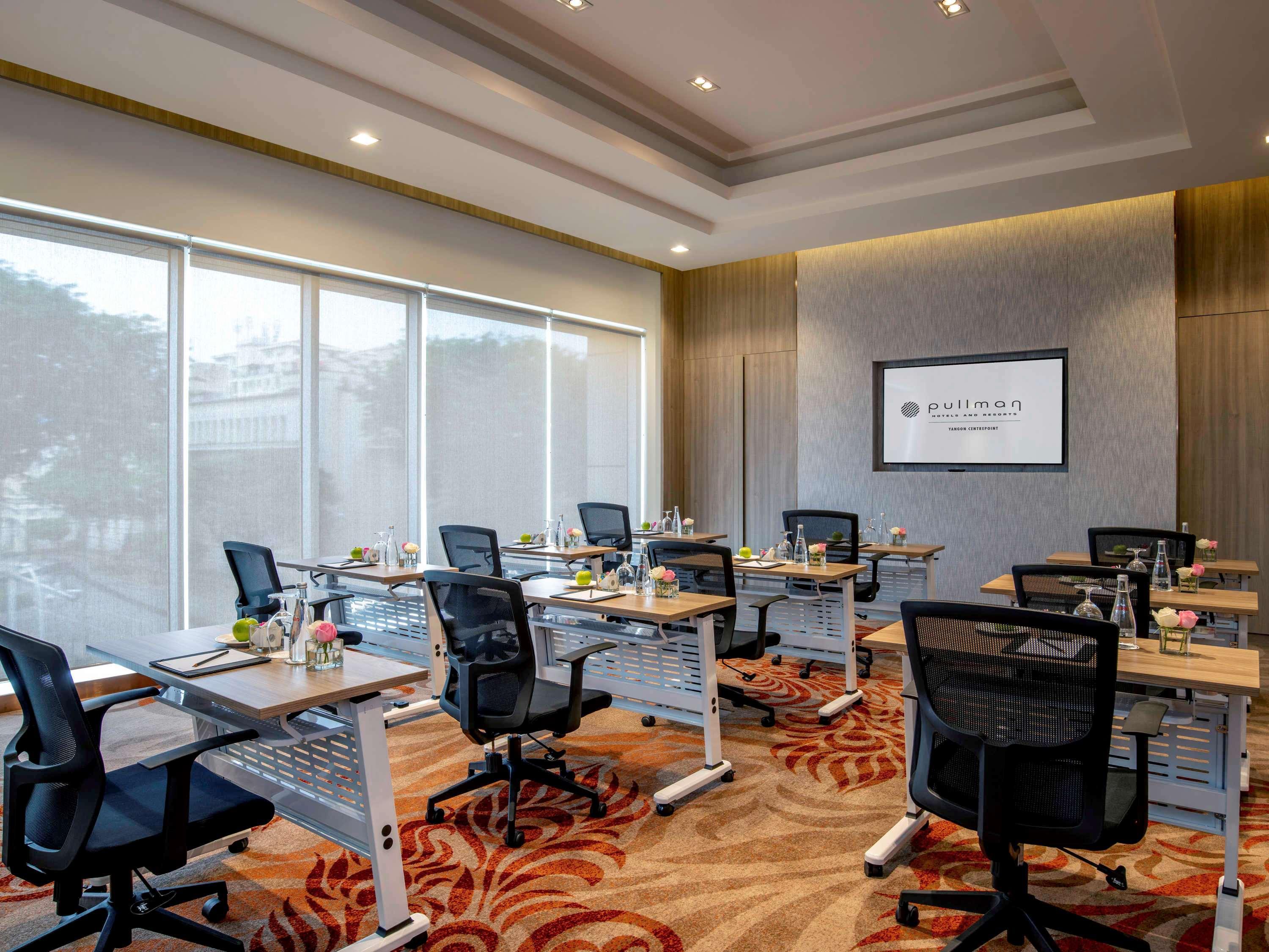Отель Pullman Yangon Centrepoint Экстерьер фото